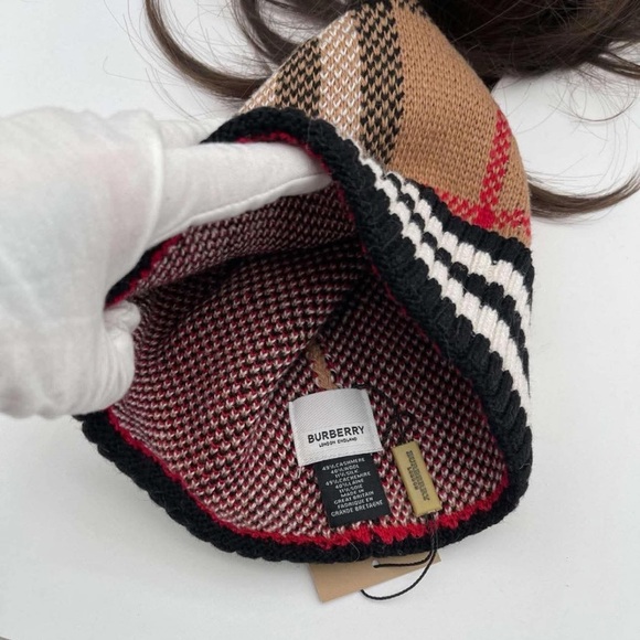 Burberry Cashmere Nova Check Beanie Hat- Free Gift With Purchase - Picture 6 of 6
